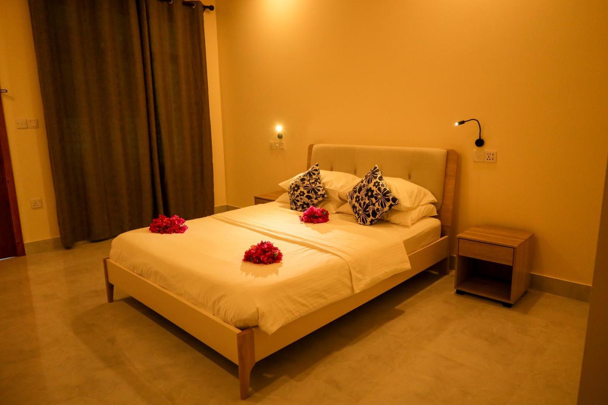 Charming Holiday Lodge- Addu Atoll Meedhoo, Maldives Екстериор снимка